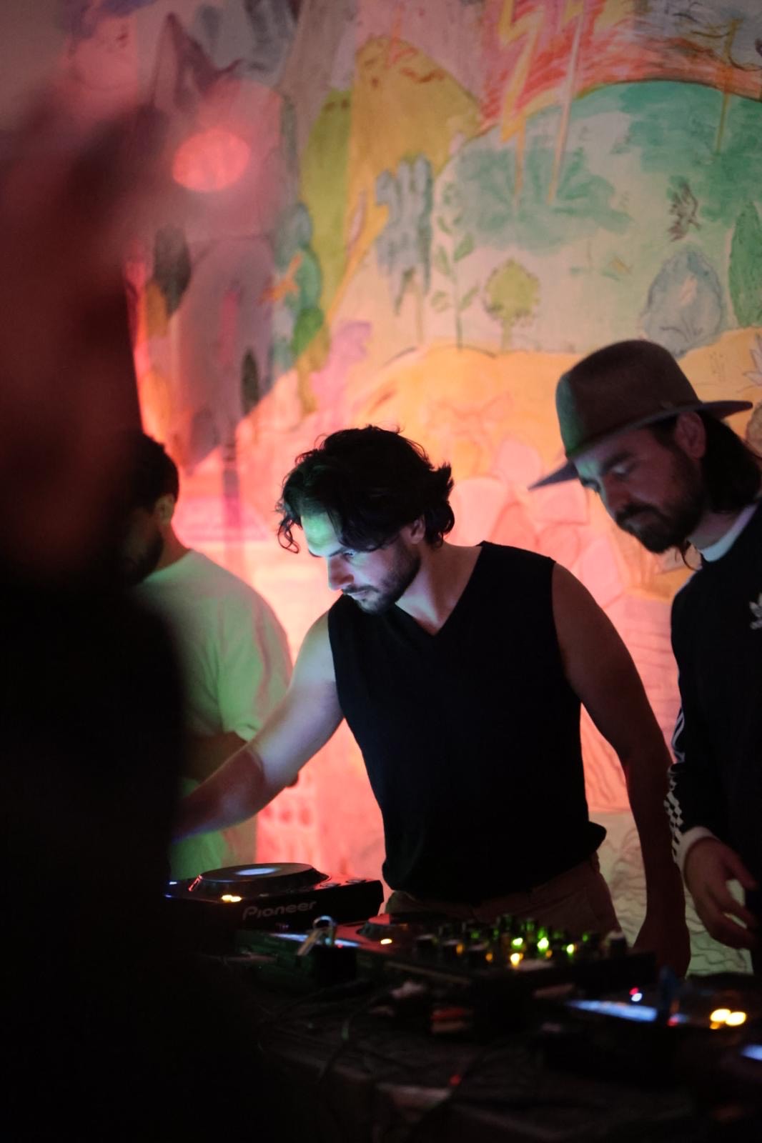 Trim Biba mixing under coloured stage lights